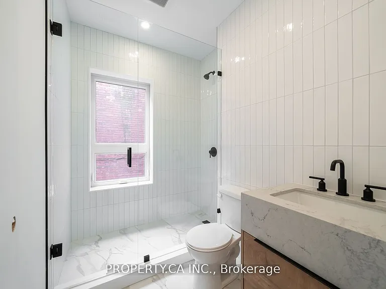 180 Dovercourt Rd #UPPER — Photo 11