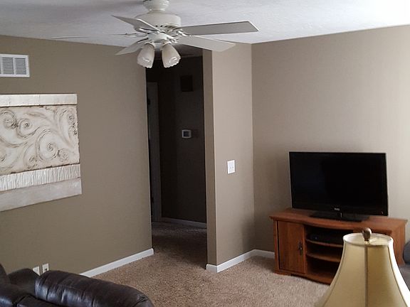 4th image of 107 W Neal Ave