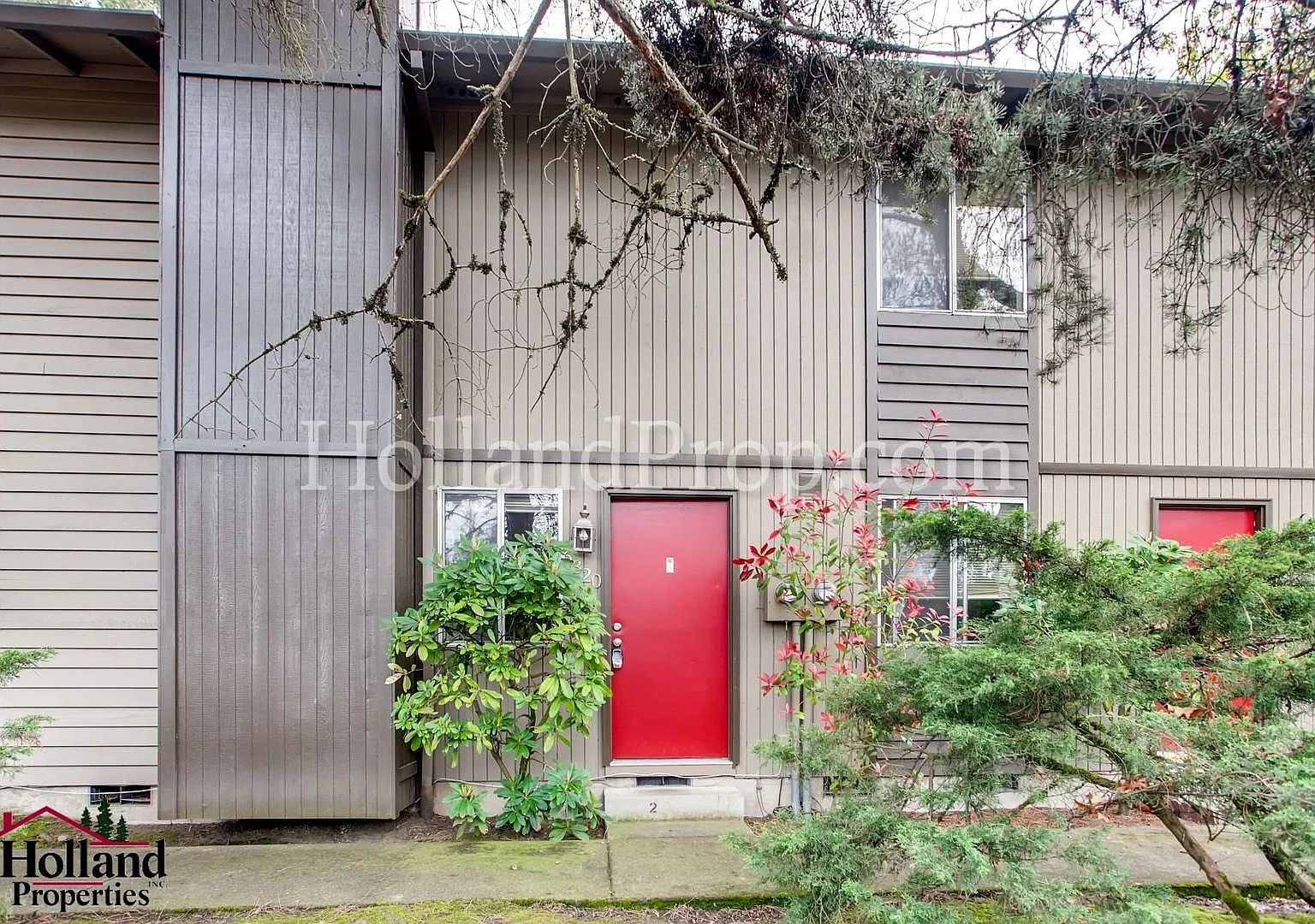 Spacious 2-Bedroom Townhouse In Prime Beaverton Location! New Move In Special $500 Off — Photo 1
