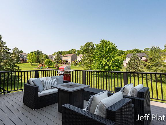 3rd image of 2665 Arbor Chase Dr NE