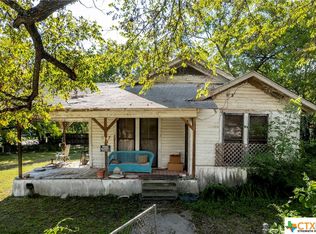 1205 Saint Peter St, Gonzales, TX 78629