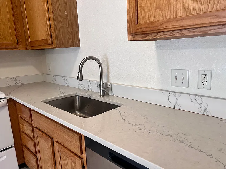 504 SW 6th St — Photo 5