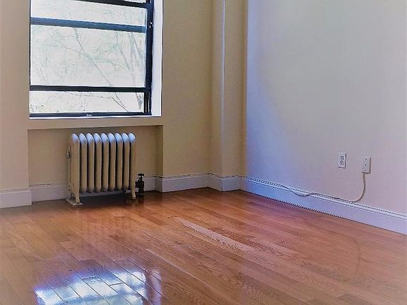 3rd image of 556 W 141st St APT 3A