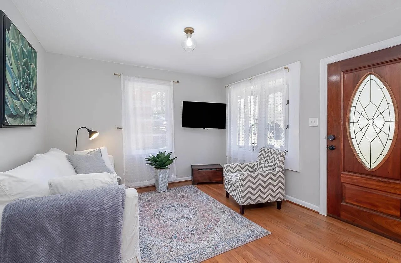 123 Archdale Dr — Photo 3