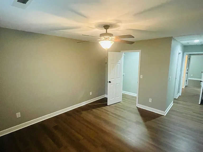 704 Derby Dr — Photo 9