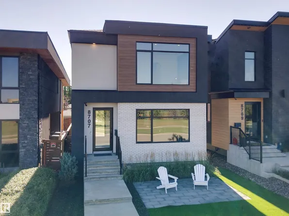 8707 Strathearn Cres NW, Edmonton, AB T6C 4C5