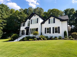 210 Pinehill Ln, Woodstock, GA 30188