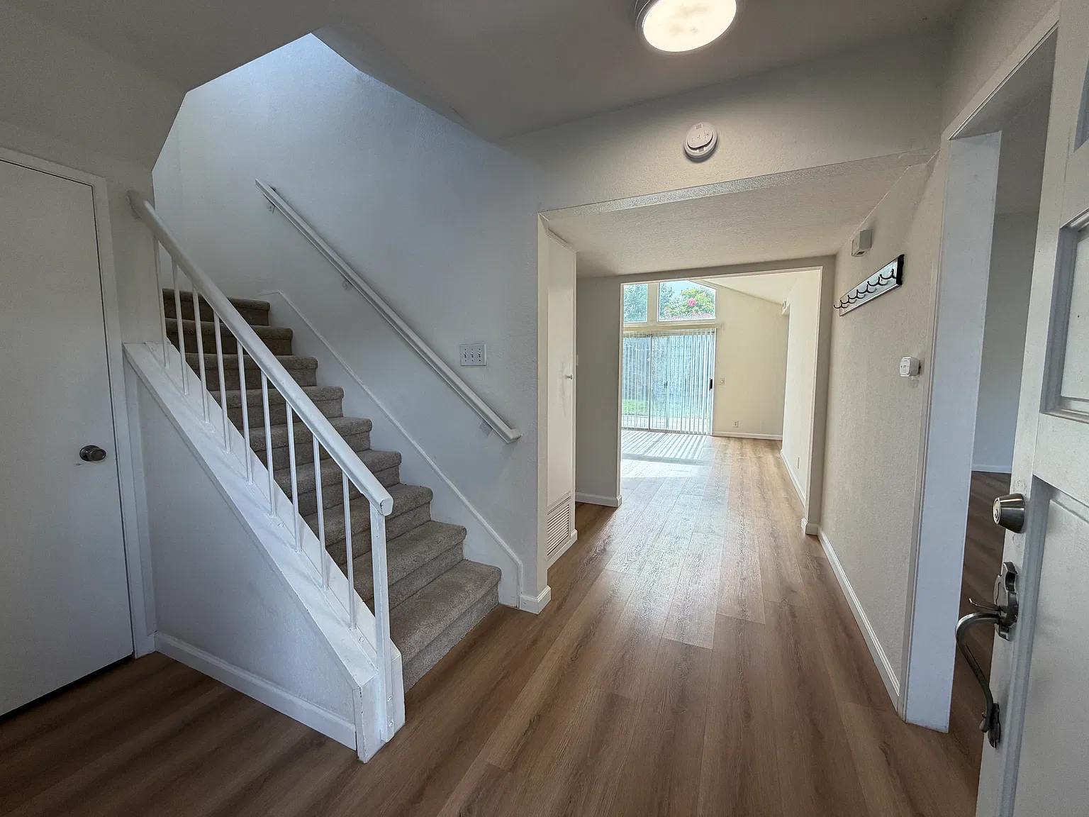 3 bed, 2.5 bath, 1803 sqft, $4,500 — Photo 3
