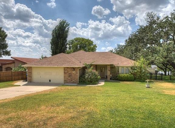 3rd image of 130 Hidden Oaks Dr