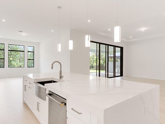3rd image of 5455 SW Pomegranate Way