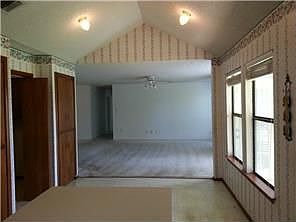 3rd image of 105 Parkway Dr