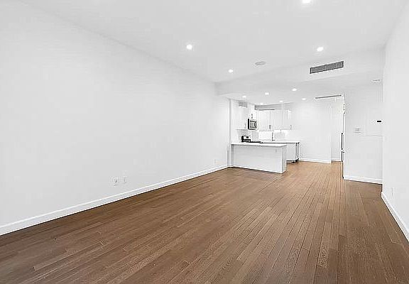 5th image of 44 E End Avenue Townhouse #4