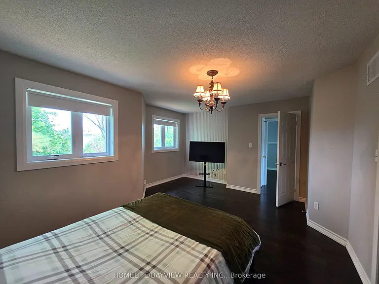 176 Humberland Dr — Photo 16