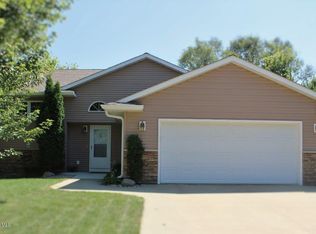 1407 17th Dr SW, Austin, MN 55912