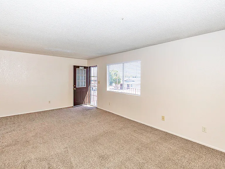 1236 W 20th Pl — Photo 4