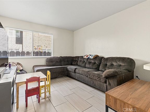 4th image of 390 Ash St