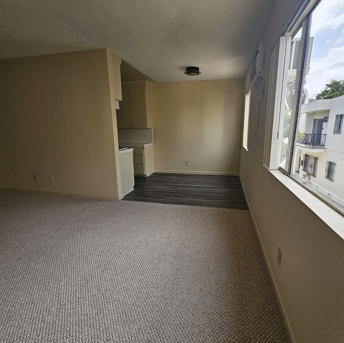2 bed, 800 sqft, $2,200 — Photo 4