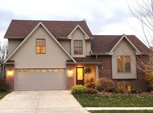 1919 W 56th Ct, Davenport, IA 52806