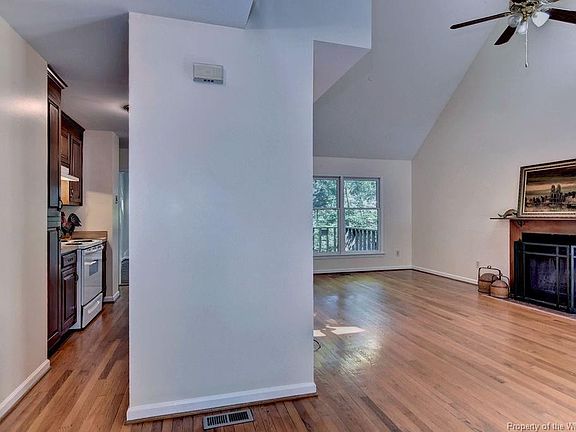 4th image of 729 Autumn Cir