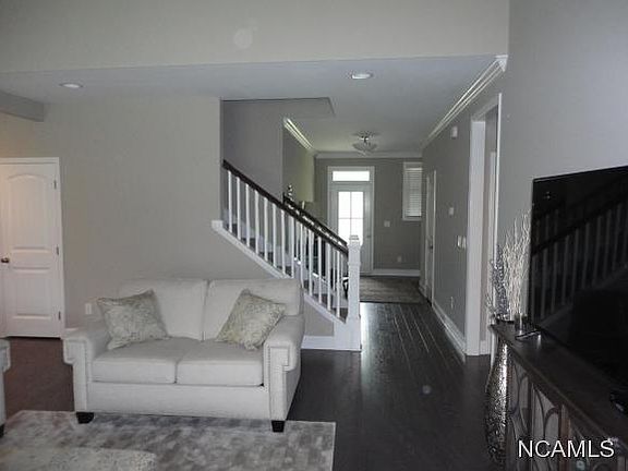 4th image of 1407 Clearwater Dr NE