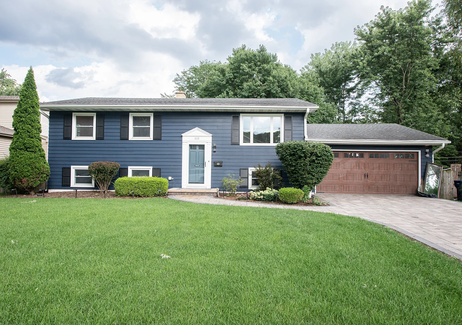 5 bed, 2240 sqft, $4,900 — Photo 1