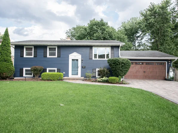 1108 Emerald Dr, Naperville, IL 60540