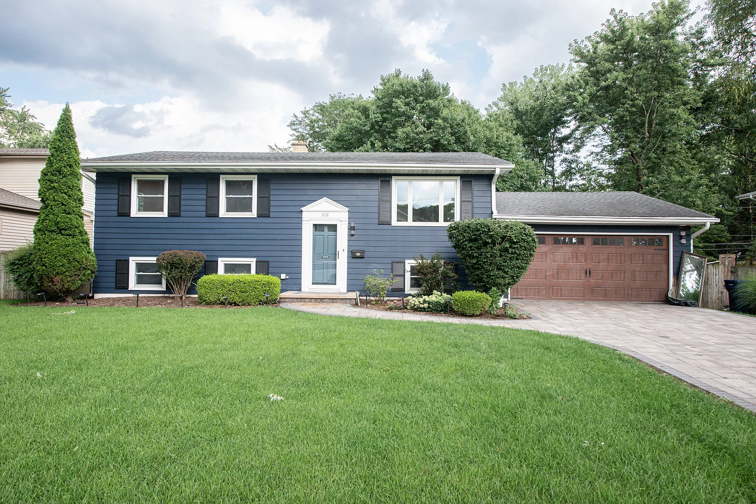 1108 Emerald Dr photo 1