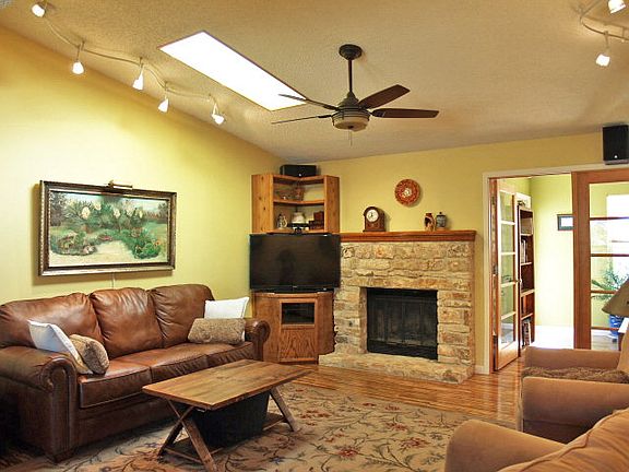 3rd image of 10 Tanglewood Trl