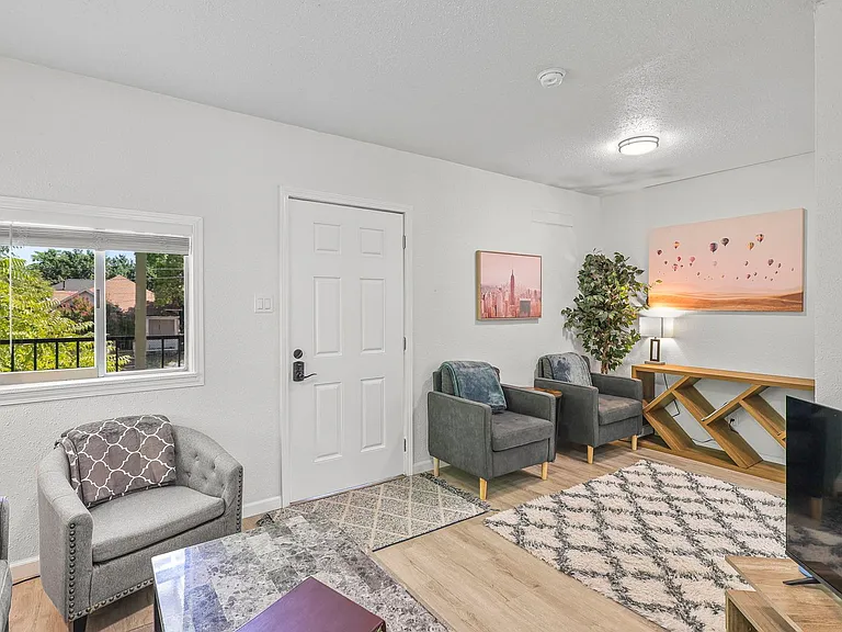 1216 Trinity St — Photo 33