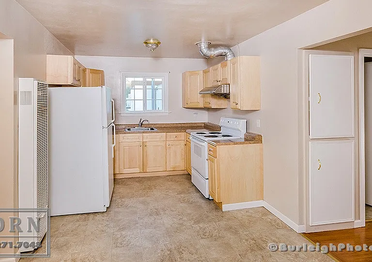 145 Gardiner Ave #A — Photo 8