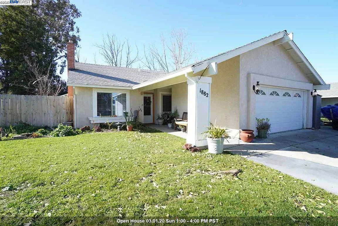 1882 Carnation Cir photo 1