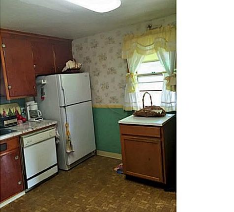 3rd image of 163 Holly St