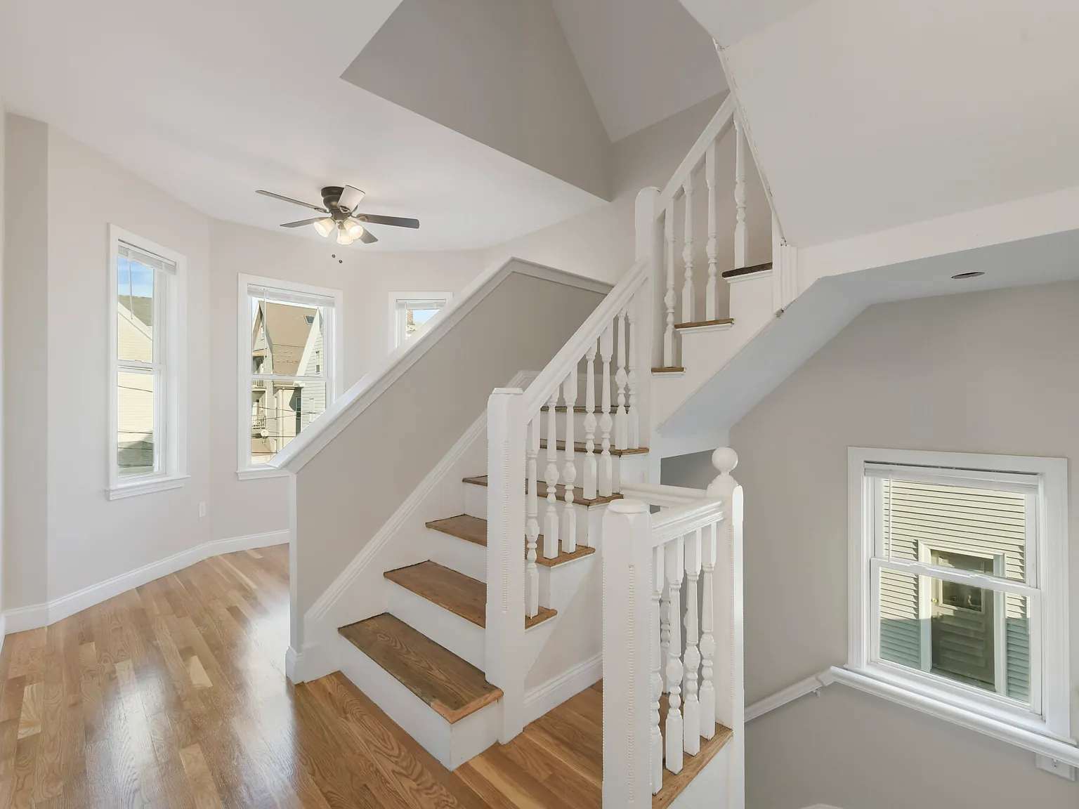 4 bed, 2000 sqft, $5,200 — Photo 3