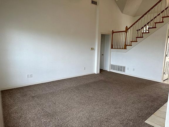 3rd image of 14 N Park Dr