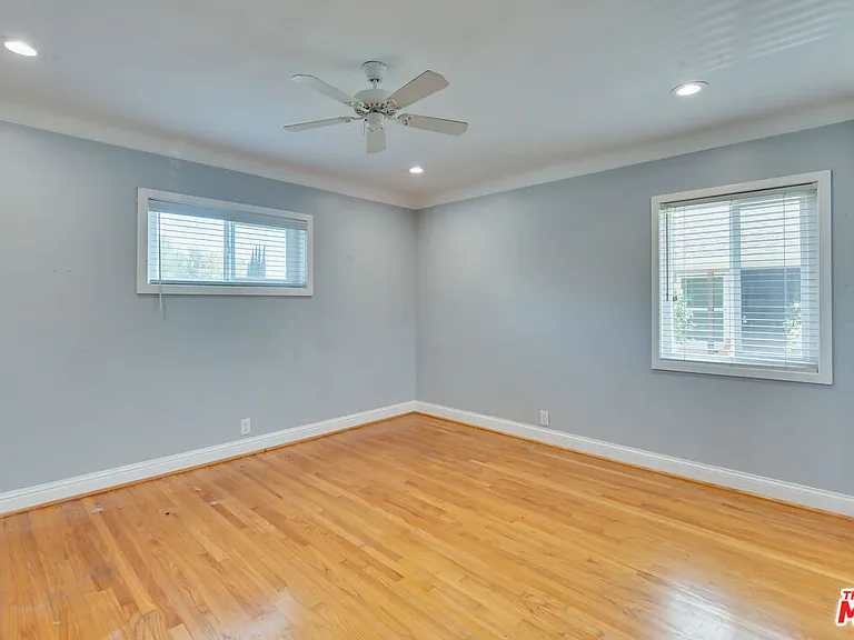 6335 W 85th Pl — Photo 17