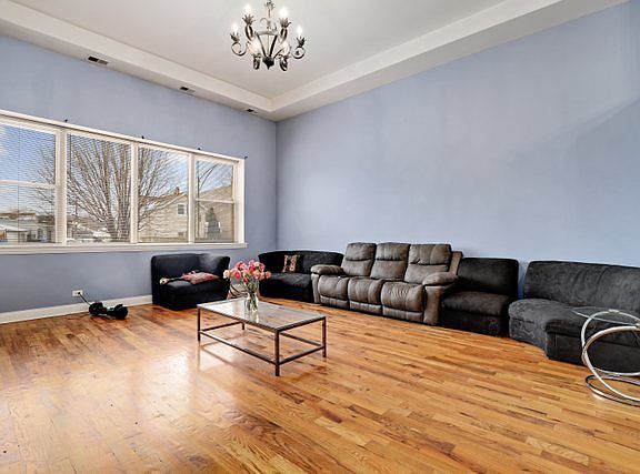 5th image of 1926 N Leclaire Ave #1