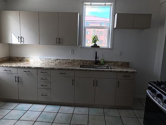 5th image of 303 Adams Ave