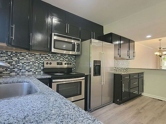 4th image of 3850 Marquis Pl