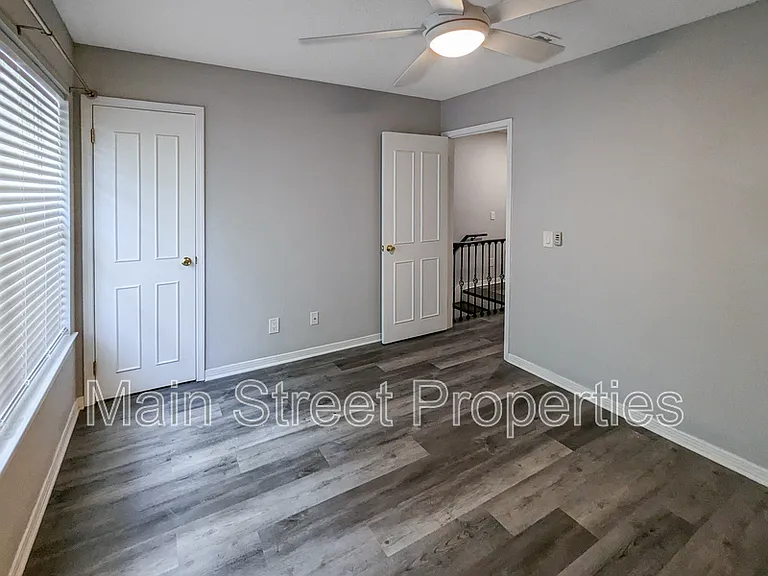 1313 Foxborough Dr — Photo 16