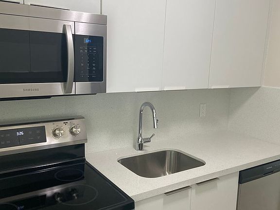 3rd image of 1075 NE 39th St #210-29