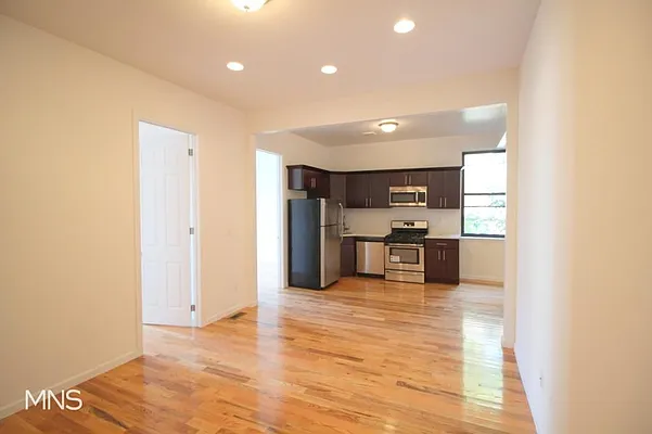 Rented by MNS | media 6