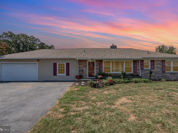 41 Thomas St, Hummelstown, PA 17036