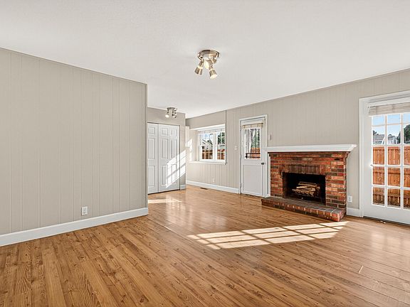 3rd image of 2301 E Fremont Ave APT S1