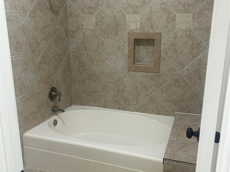 11711 Memorial Dr #288 — Photo 8