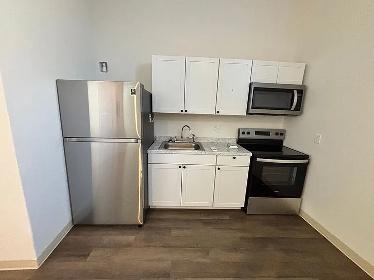 641 Washington St #D — Photo 7