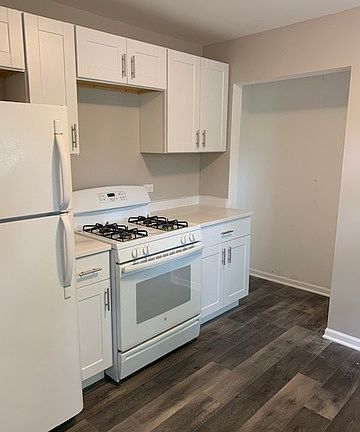5th image of 300 Bellevue Dr