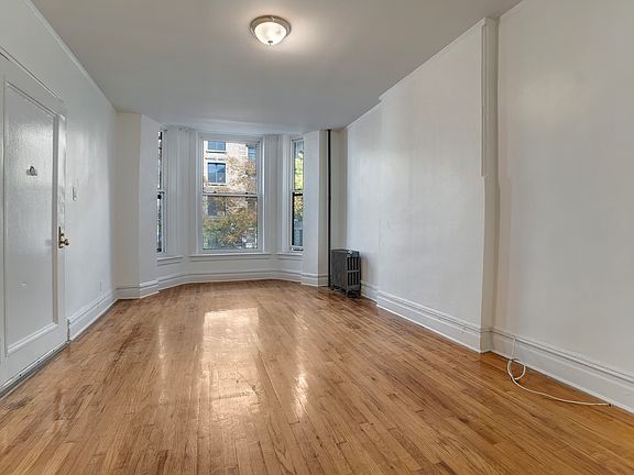 4th image of 264 Gates Ave #1