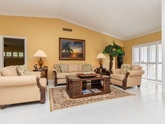 4th image of 10251 Green Trail Dr N