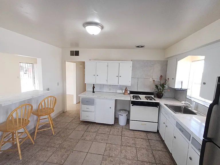 4039 E North St — Photo 6