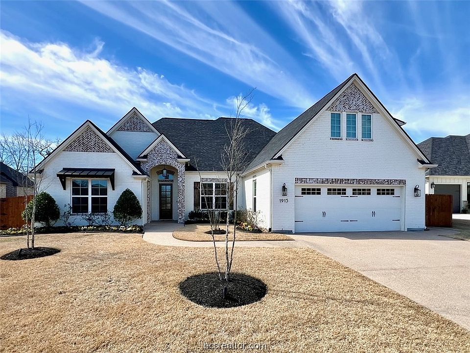 1st image of 1915 Spanish Moss Dr